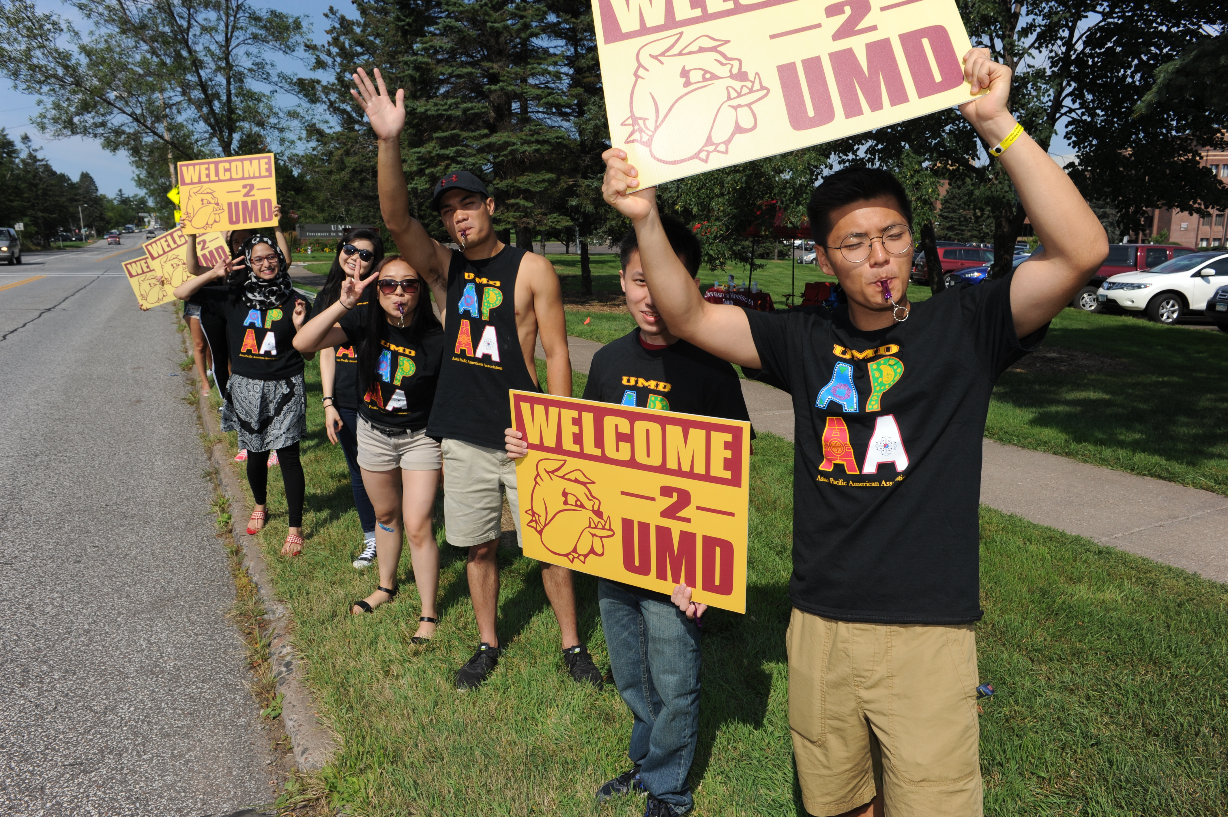 The student organization APAA greets new students and their families in a neighborhood near campus.